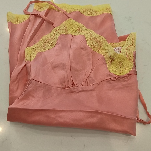 100% SILK CAMISOLE *NEW - Picture 1 of 4